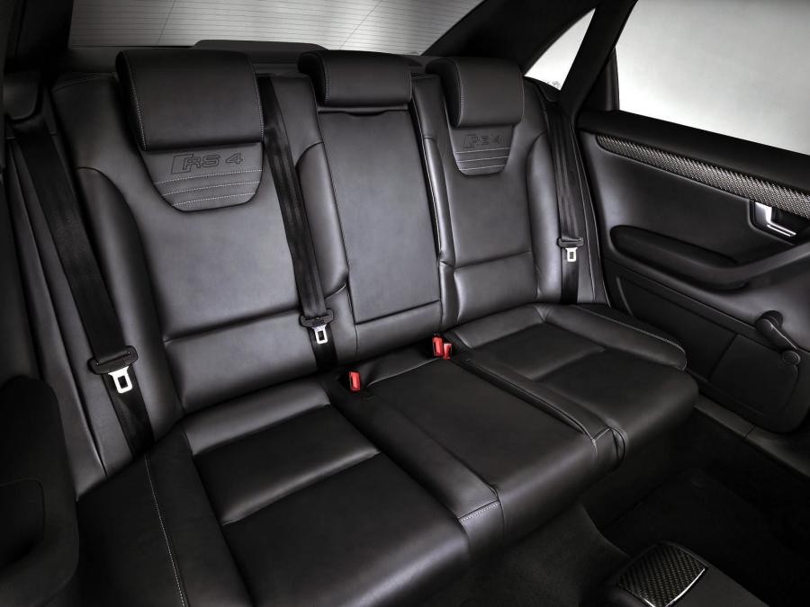 Интерьер Audi RS4 Sedan (B7, 8E) 2005 года  (фото 40 из 48)